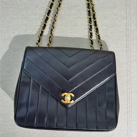 CHANEL Vintage Black Lambskin Chevron Flap Bag GHW - Picture 7 of 16